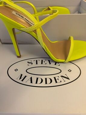 Steve Madden Yellow Neon Strappy Heels size 9 Brand New